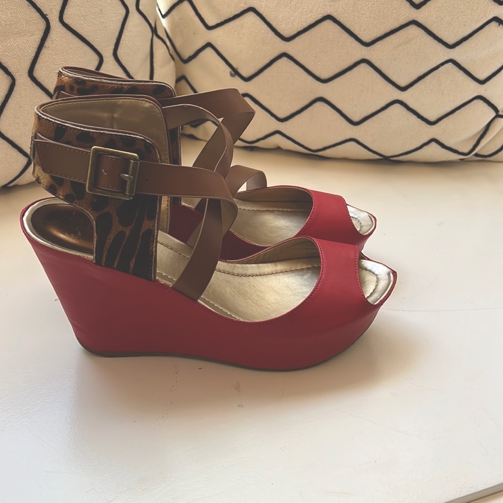 Reaction Kenneth Cole Red Wedge Sandals